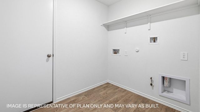 381 Ebbsfleet DR, Uhland, TX 78640