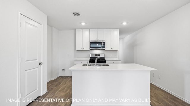 381 Ebbsfleet DR, Uhland, TX 78640