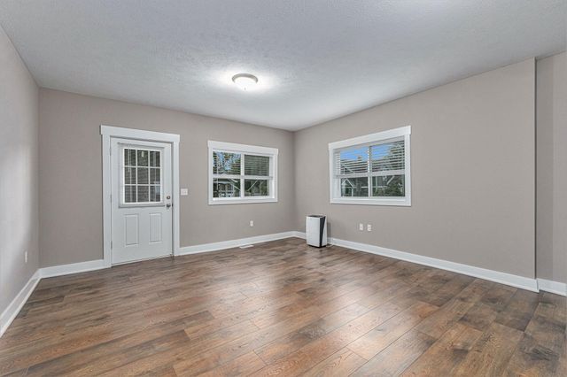 23 Batavia Place NE, Grand Rapids, MI 49503