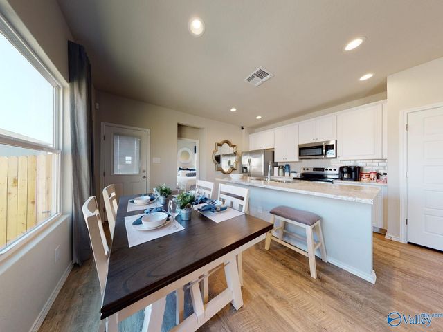 4112 White River, Decatur, AL 35603