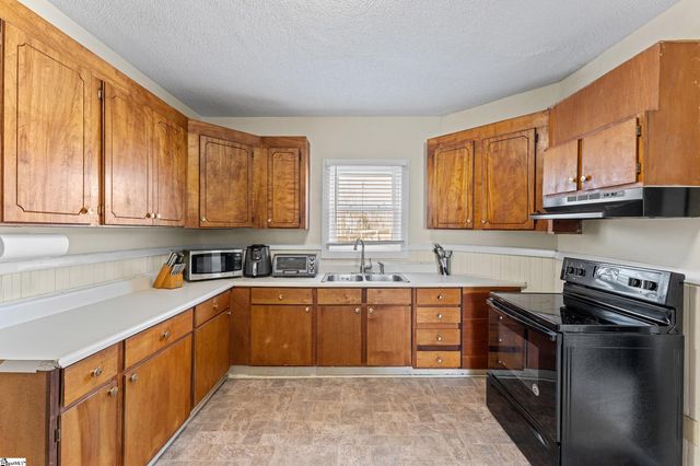 573 Perrin Avenue, Woodruff, SC 29388