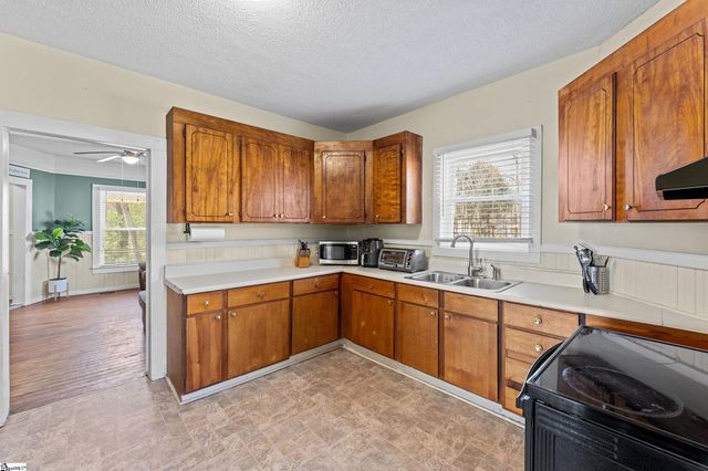 573 Perrin Avenue, Woodruff, SC 29388