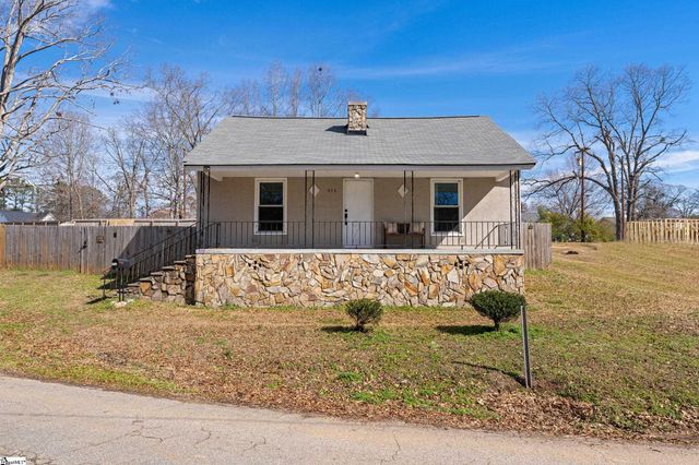 573 Perrin Avenue, Woodruff, SC 29388