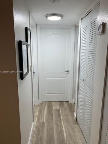5839 SW 74th Ter 201, South Miami, FL 33143
