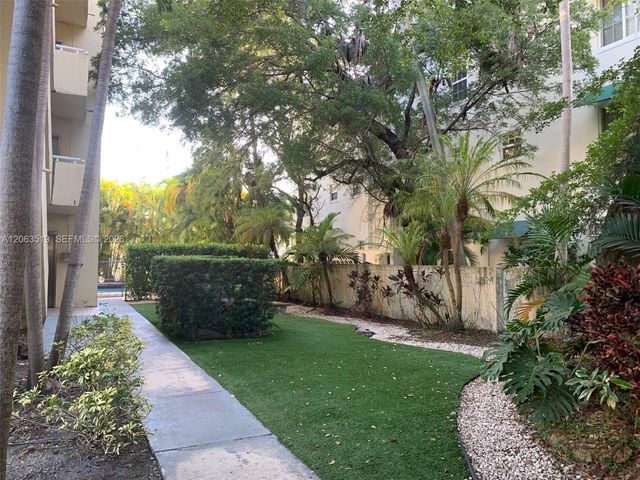5839 SW 74th Ter 201, South Miami, FL 33143