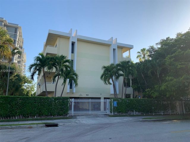 5839 SW 74th Ter 201, South Miami, FL 33143