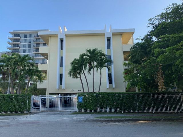 5839 SW 74th Ter 201, South Miami, FL 33143