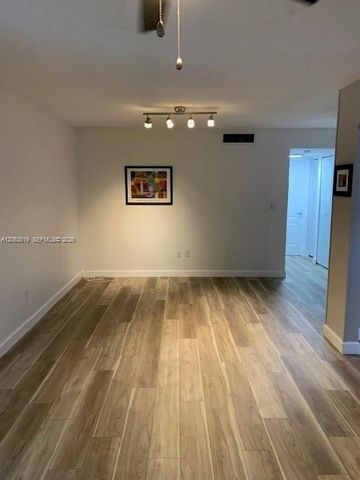 5839 SW 74th Ter 201, South Miami, FL 33143