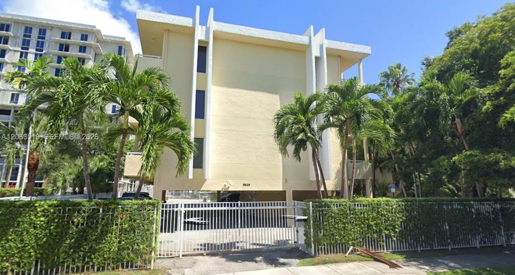 5839 SW 74th Ter 201, South Miami, FL 33143