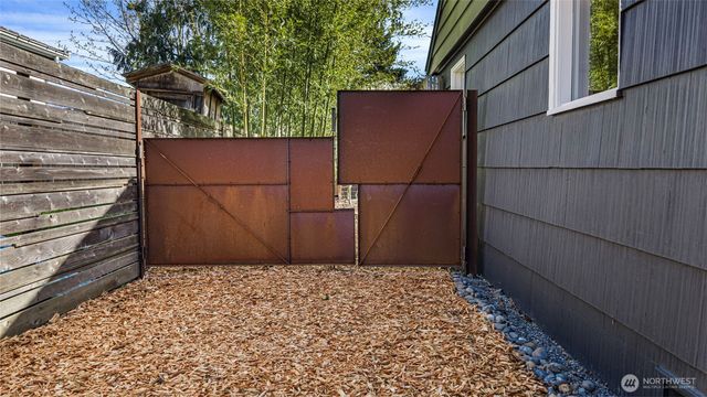 3812 50th Avenue SW, Seattle, WA 98116