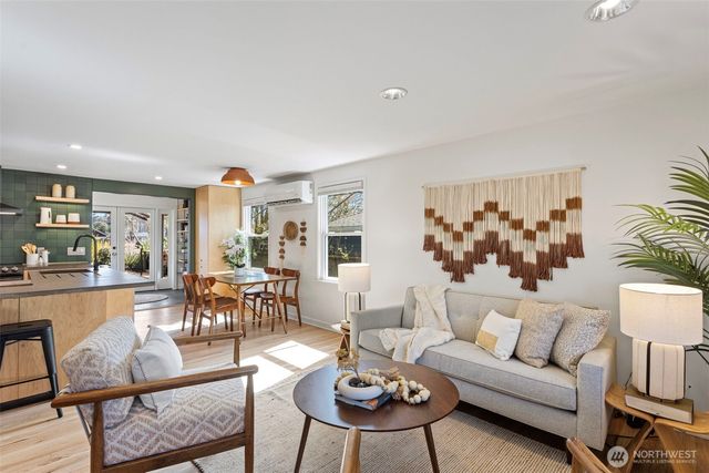 3812 50th Avenue SW, Seattle, WA 98116