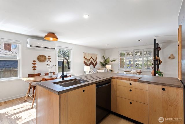 3812 50th Avenue SW, Seattle, WA 98116