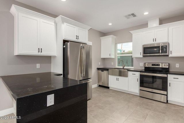 2336 E HARVARD Street B, Phoenix, AZ 85006