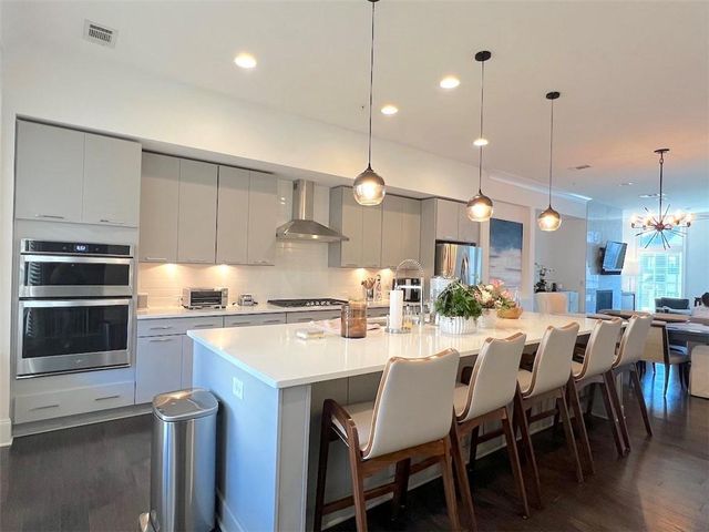 6735 Encore Boulevard, Sandy Springs, GA 30328