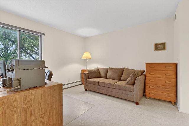 2680 Oxford Street N 108, Roseville, MN 55113