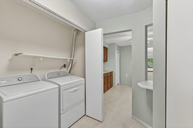2680 Oxford Street N 108, Roseville, MN 55113