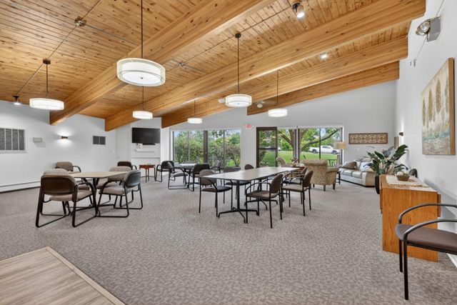 2680 Oxford Street N 108, Roseville, MN 55113