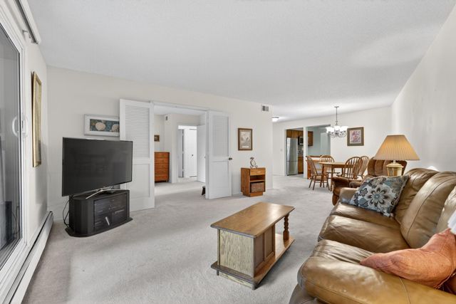 2680 Oxford Street N 108, Roseville, MN 55113