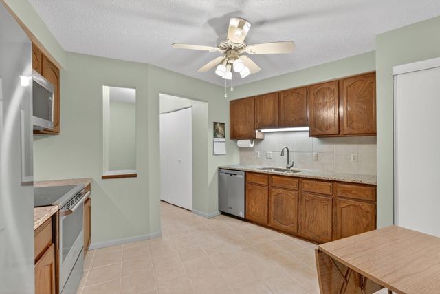 2680 Oxford Street N 108, Roseville, MN 55113