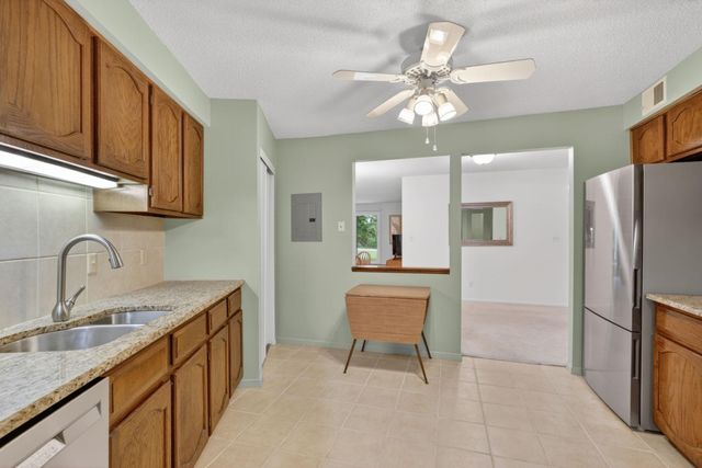 2680 Oxford Street N 108, Roseville, MN 55113