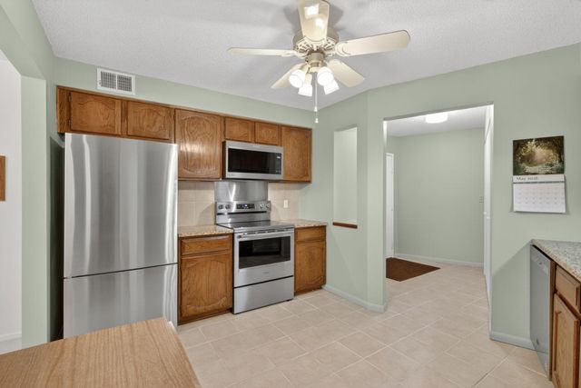 2680 Oxford Street N 108, Roseville, MN 55113