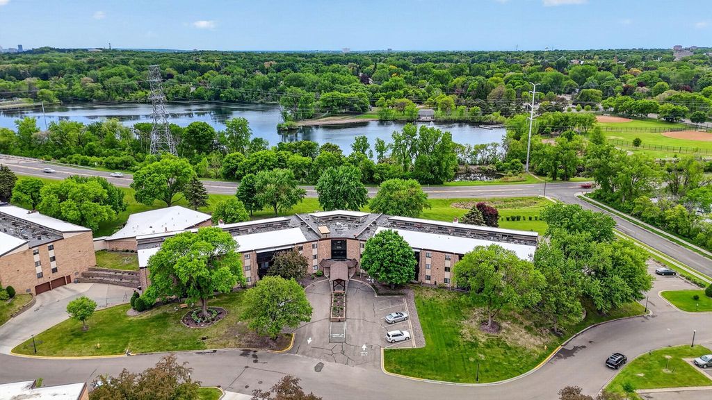 2680 Oxford Street N 108, Roseville, MN 55113