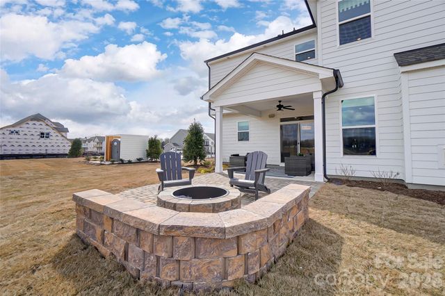 7205 Farmingdale Lane, Harrisburg, NC 28075