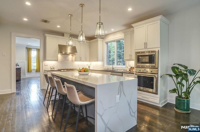 1295 Abbott Boulevard, Fort Lee, NJ 07024