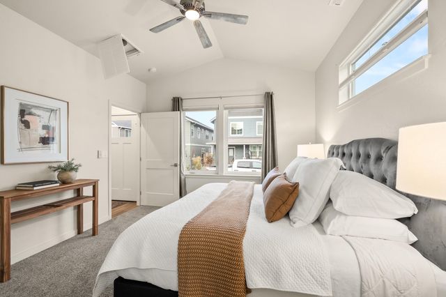 212 Willow Way, Talent, OR 97540