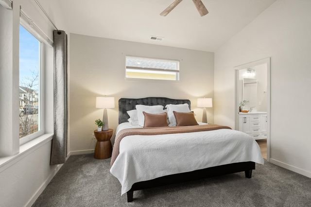 212 Willow Way, Talent, OR 97540