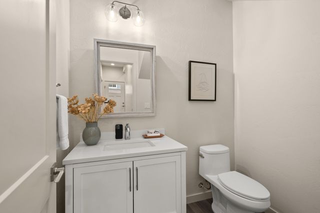 212 Willow Way, Talent, OR 97540