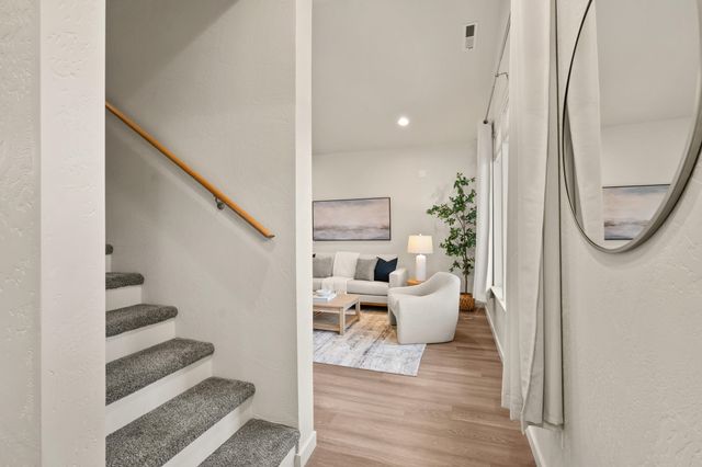 212 Willow Way, Talent, OR 97540