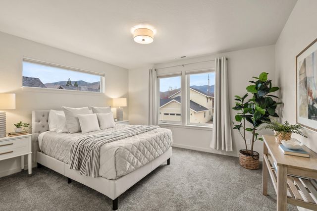 212 Willow Way, Talent, OR 97540