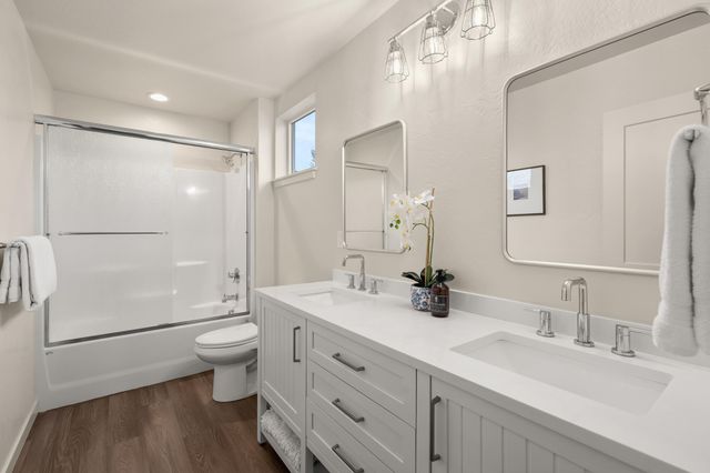 212 Willow Way, Talent, OR 97540