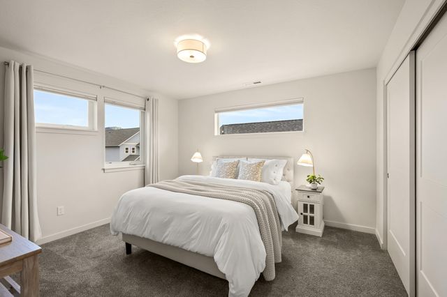 212 Willow Way, Talent, OR 97540