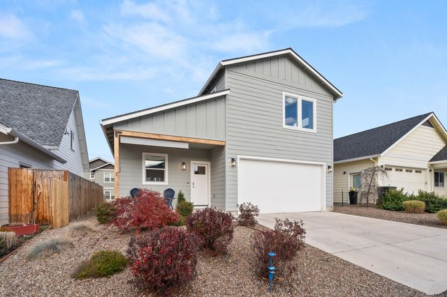 212 Willow Way, Talent, OR 97540