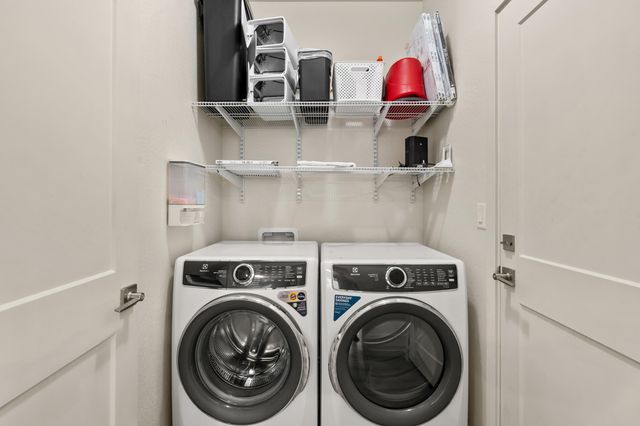 212 Willow Way, Talent, OR 97540