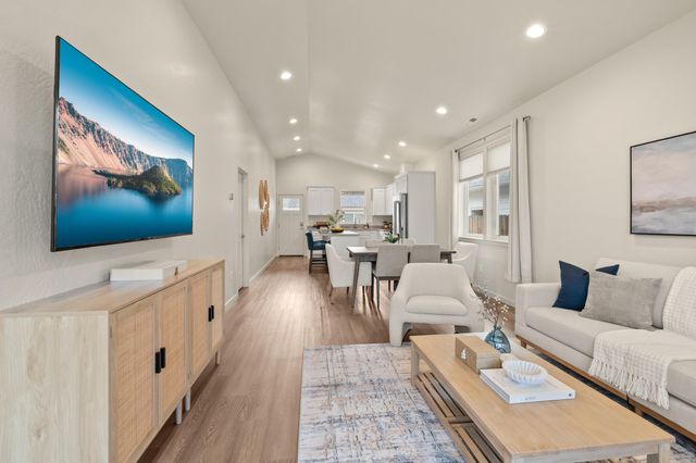 212 Willow Way, Talent, OR 97540