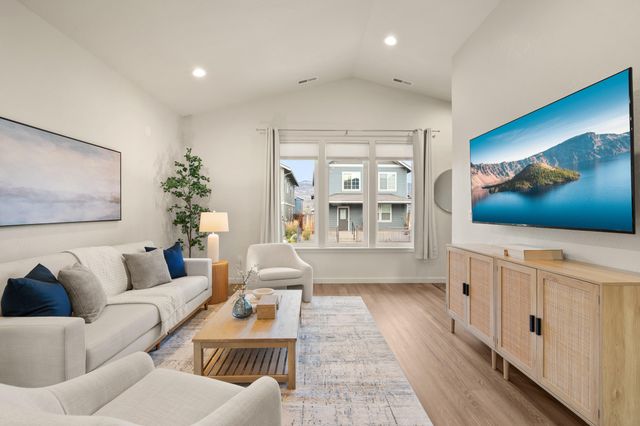 212 Willow Way, Talent, OR 97540