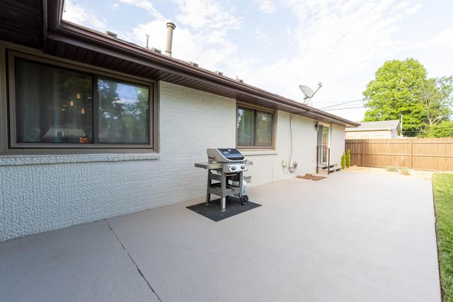 1116 E Kingsbury Street, Springfield, MO 65807