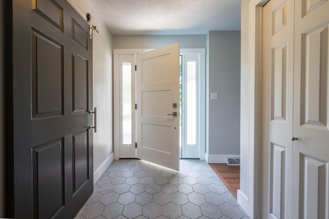 1116 E Kingsbury Street, Springfield, MO 65807