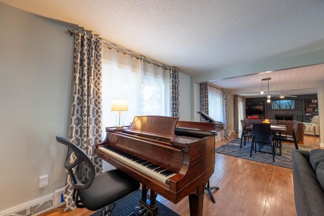 1116 E Kingsbury Street, Springfield, MO 65807