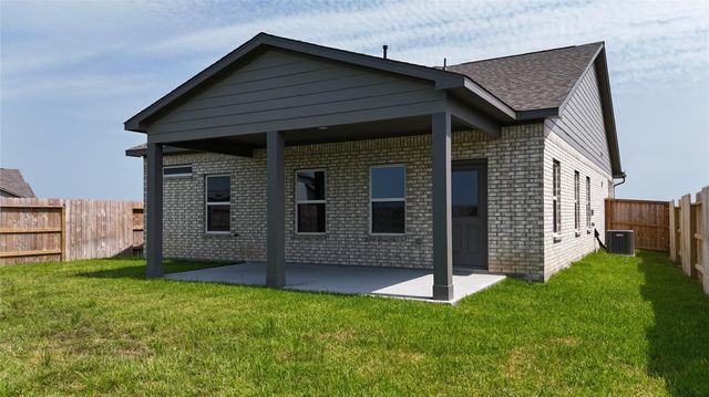 1913 N Riverside Circle, Dayton, TX 77535