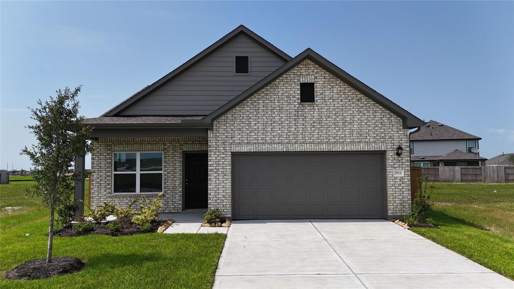 1913 N Riverside Circle, Dayton, TX 77535