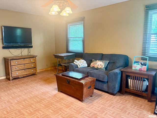 612 HACKBERRY Road, Chatham, IL 62629