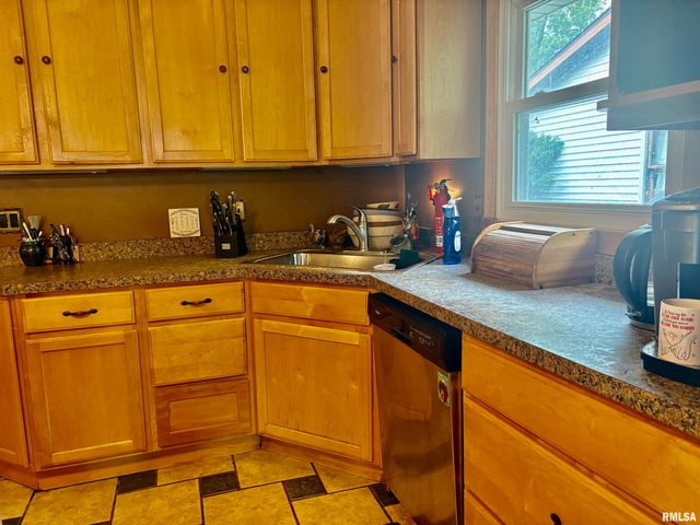 612 HACKBERRY Road, Chatham, IL 62629