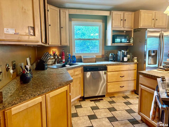 612 HACKBERRY Road, Chatham, IL 62629