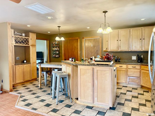 612 HACKBERRY Road, Chatham, IL 62629