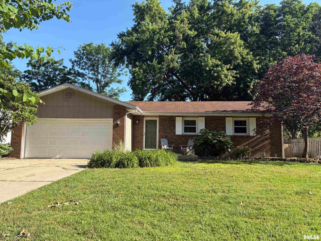 612 HACKBERRY Road, Chatham, IL 62629