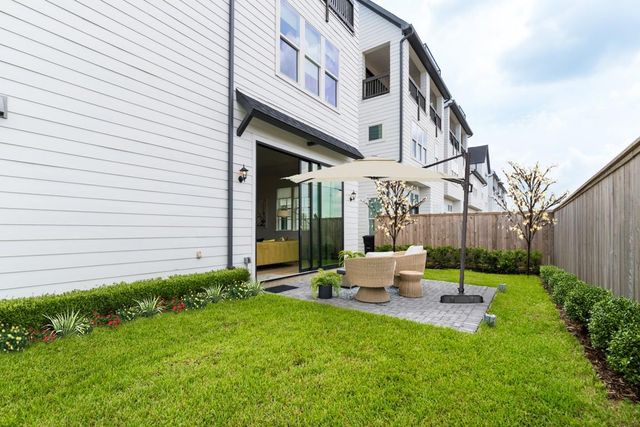 5915 Cottage Grove Lake Drive, Houston, TX 77007